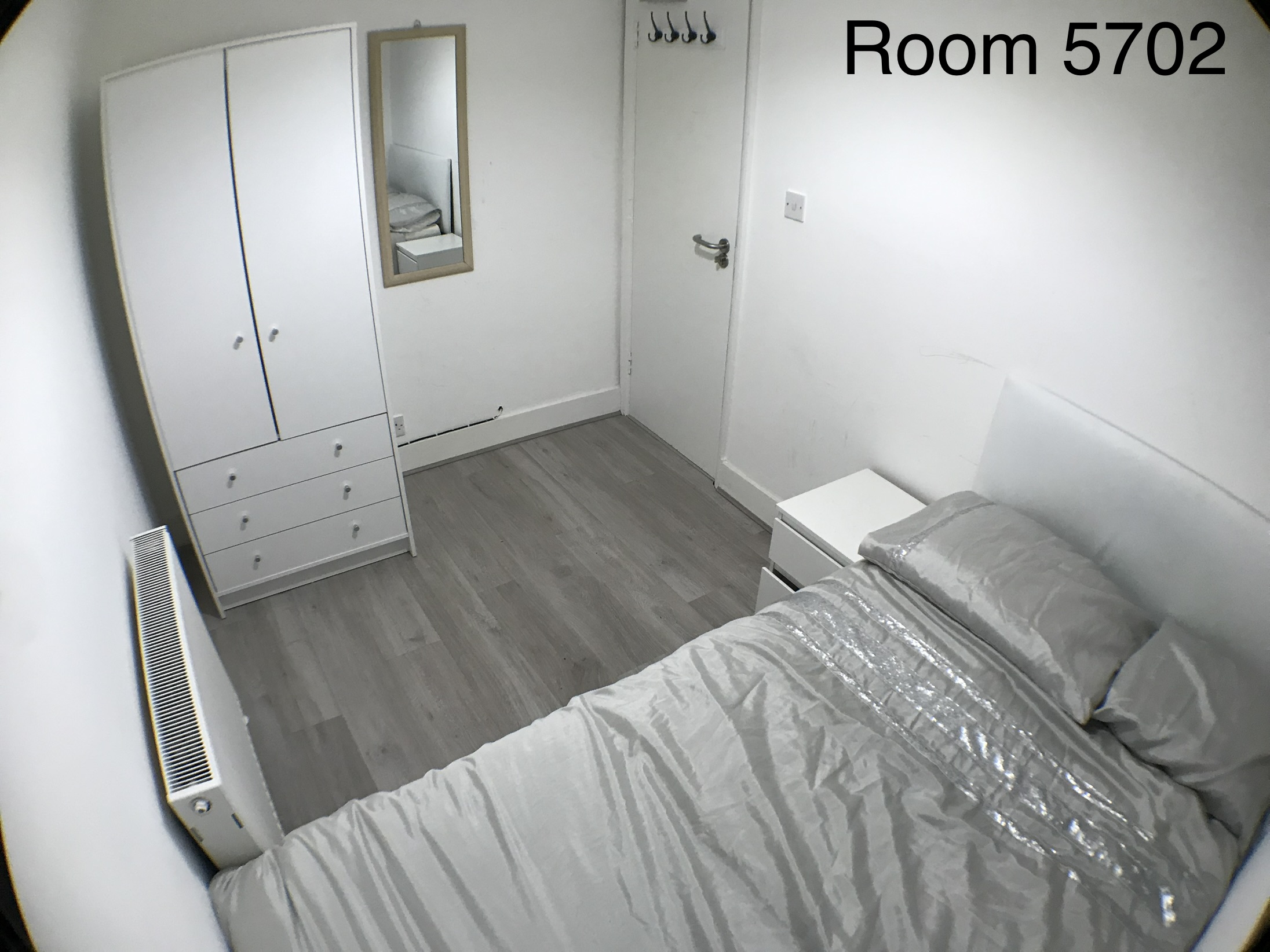 Room 2 — First floor-Small Double with En-suite photo 3