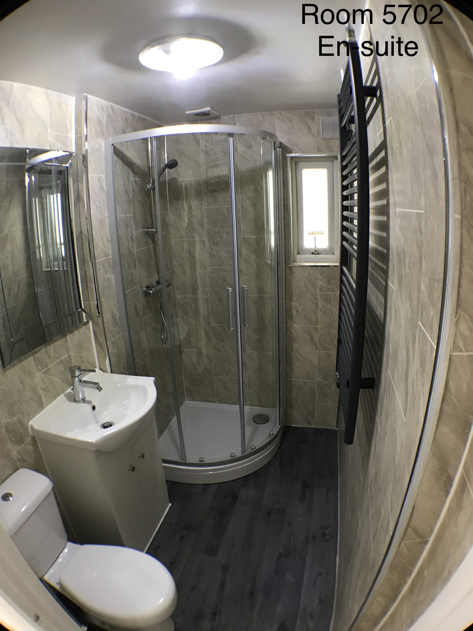 Room 2 — First floor-Small Double with En-suite photo 4