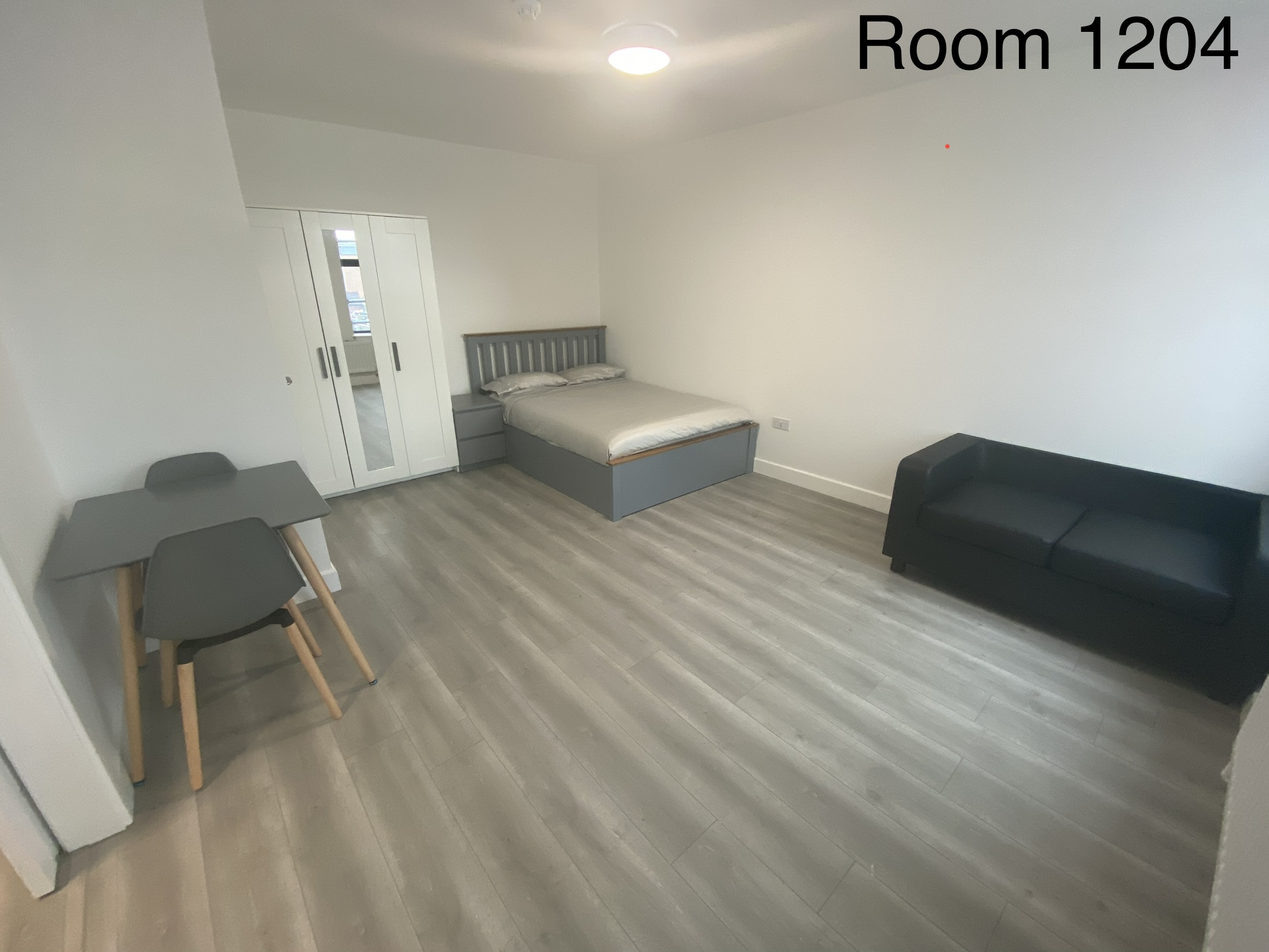 Room 4 photo 2