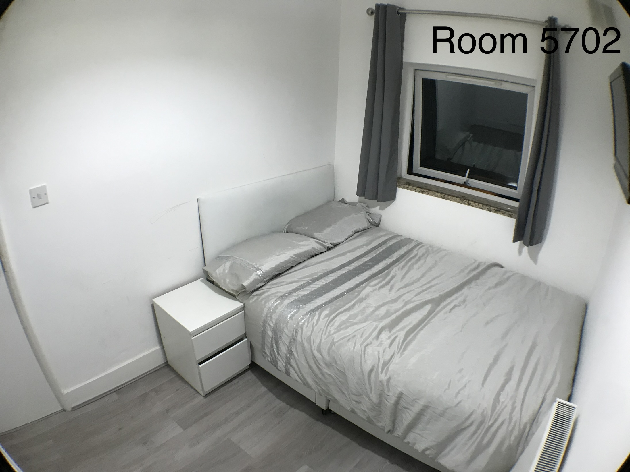 Room 2 — First floor-Small Double with En-suite